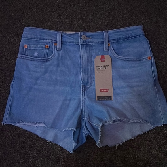 Levi’s High-Rise Shorts - Picture 1 of 3